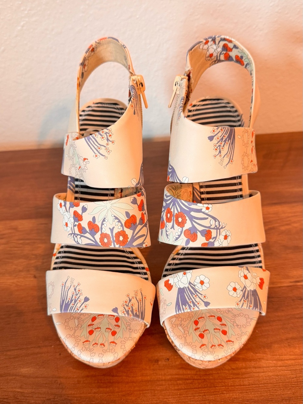 NWT Gianni Bini Floral Open Toe Strappy Wedge 4.5" Heel Shoes size 8.5 M - Picture 3 of 8